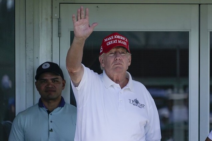 AQSh Federal tergov byurosi Donald Trampning uyida maxfiy tintuv o‘tkazdi