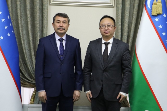 Глава Мининфоком принял нового генерального директора Huawei в Узбекистане
