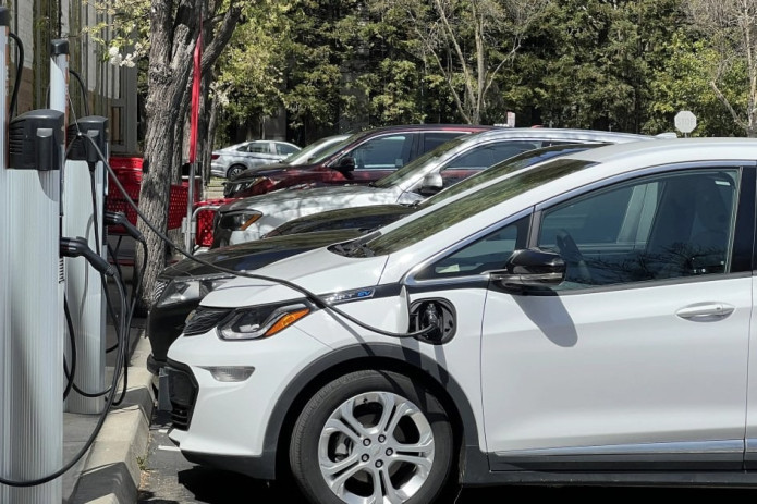 O‘zbekistonda elektromobillar importi kamayishiga nimalar ta’sir qilmoqda?