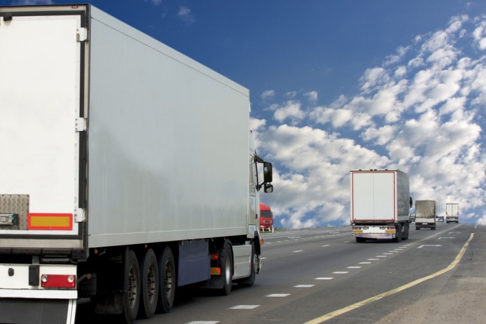 Japan tests "driverless" trucks on a highway