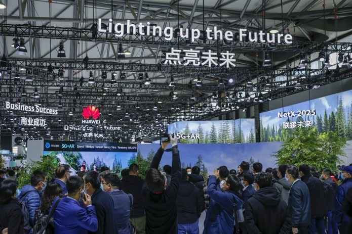 Huawei: COVID-19 закрыл многие двери, но инновации дают людям надежду