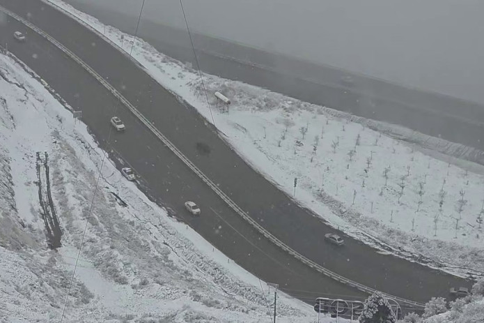 “Qamchiq” dovonida qor yog‘di