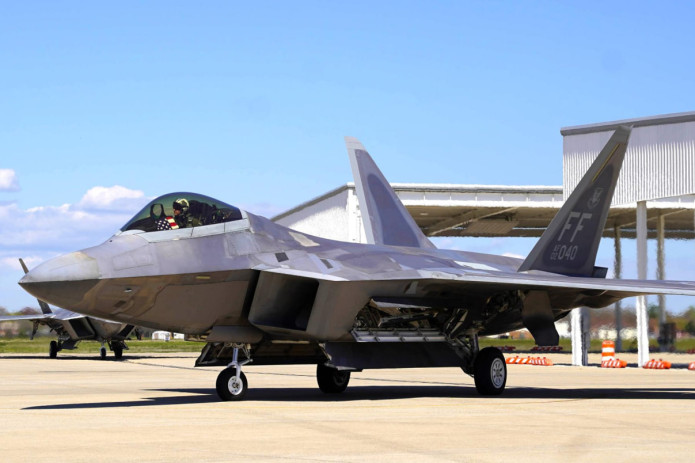 AQSh Iordaniyaga F-22 qiruvchi samolyotlarini yubordi