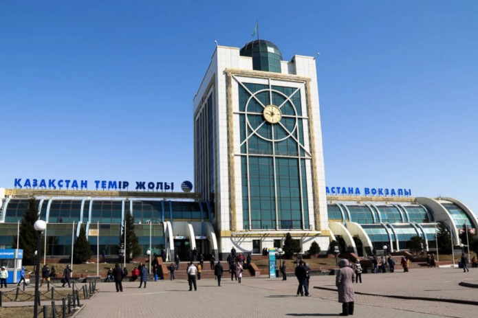 Qozog‘istonda bir qator temiryo‘l vokzallari, jumladan, Nursulton Nazarboyev nomidagi vokzal nomi ham o‘zgartiriladi