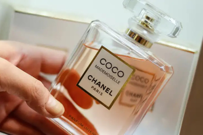 Rasmiylar rossiyaliklarni G‘arb kosmetikasi va parfyumeriyalaridan mahrum qilmoqchi