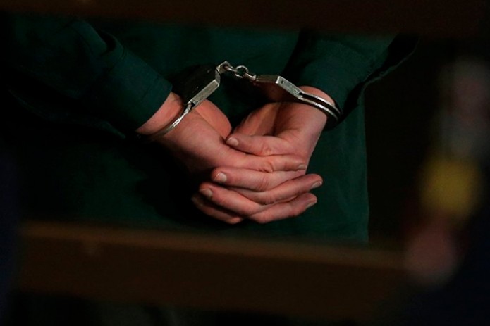 Ayol chuqur mushtlash