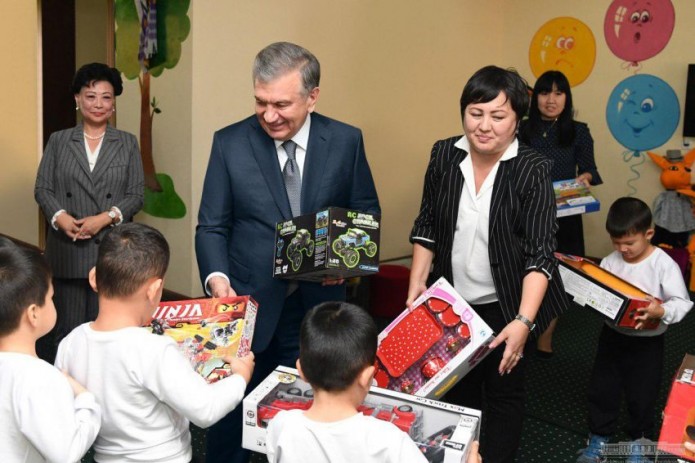 Президент посетил детский сад для детей военнослужащих