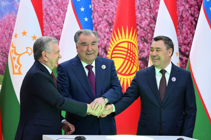 Presidents of Uzbekistan, Tajikistan and Kyrgyzstan unveil symbol of friendship