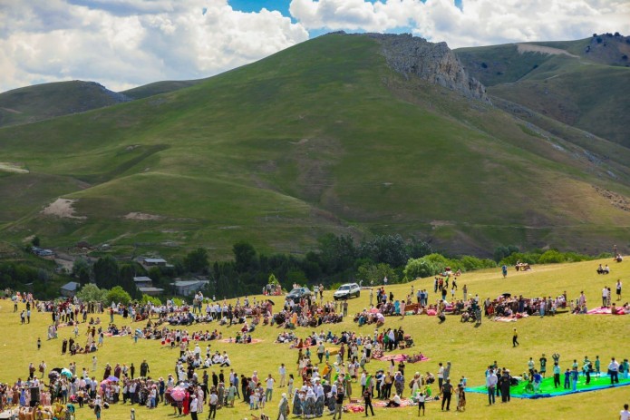 Har yili Toshkent viloyatida oʻtkazib kelinayotgan mashhur "Iloq" etnofestivali bu yil 16-may kuni Oʻrgʻoz qishlogʻida o'tkaziladi