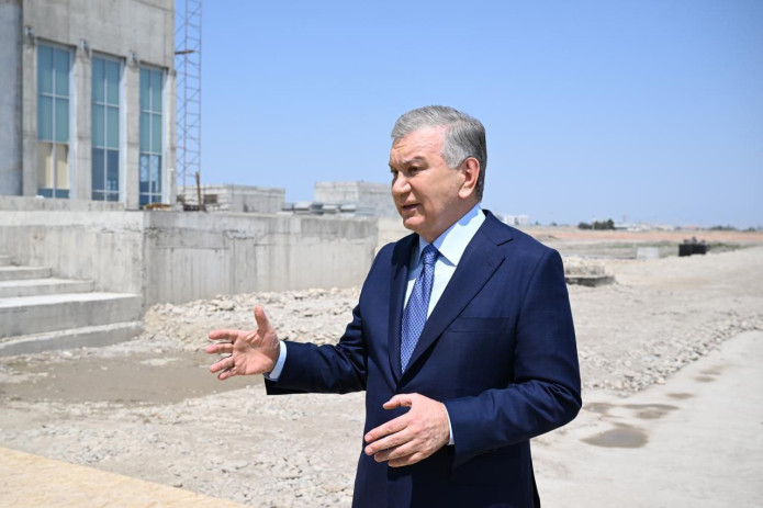 Shavkat Mirziyoyev “Toshkent-Sharqiy” aeroportida qurilish ishlarini ko‘zdan kechirdi