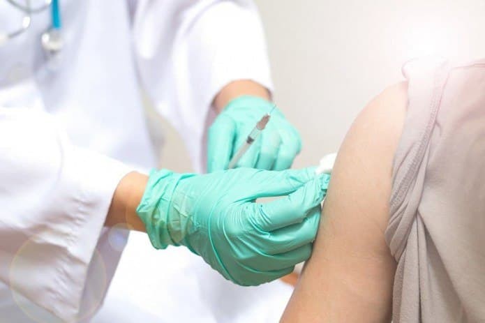 За сутки вакцинированных в Узбекистане стало больше на 300 тыс. человек