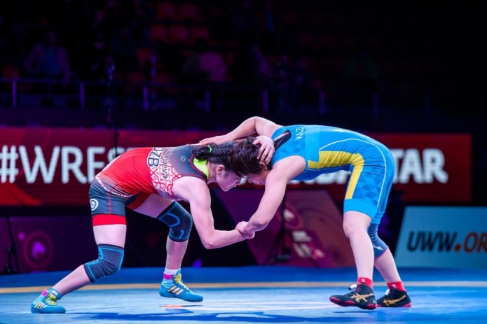 Yosh kichik kokrak porno Rus jinsiy oqituvchi