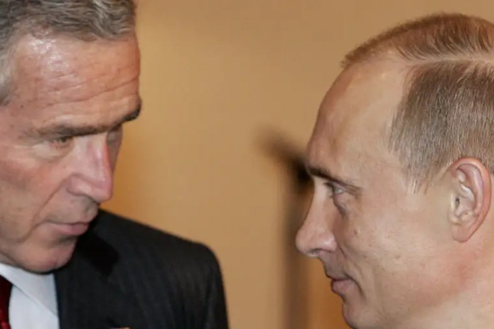 AQSh Putin va Bush o'rtasidagi 2001-yilda NATO haqidagi suhbatni maxfiylashtirdi
