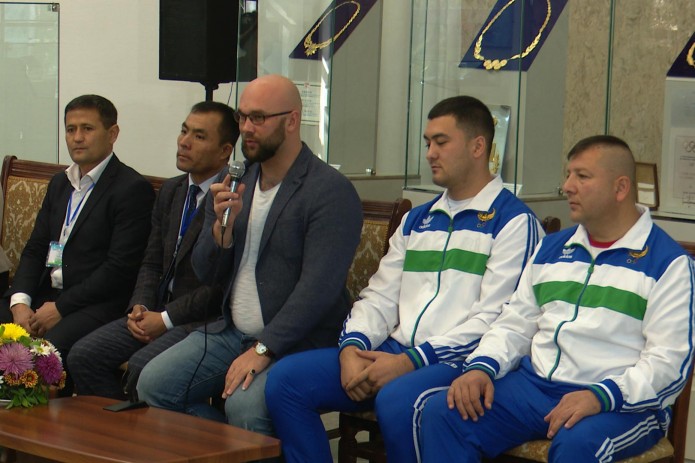 Чемпиона мира по тяжёлой атлетике Руслан Нуридинов встретился со студентами