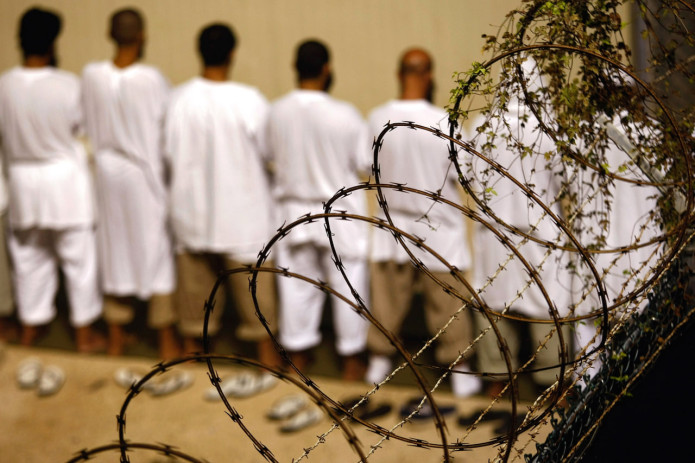 Tramp 9 ming noqonuniy migrantni Guantanamo qamoqxonasiga yubormoqchi