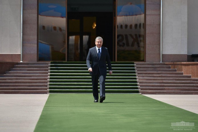 Shavkat Mirziyoyev Moskvaga jo'nab ketdi