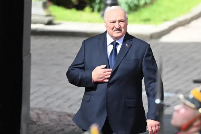Lukashenko Trampga siyosiy mahbuslarni “olishni” taklif qildi