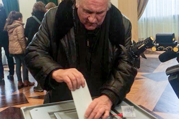 Жерар Депардье проголосовал на выборах президента Росcии