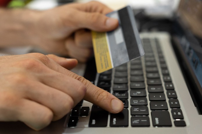 O‘zbekistonda bank kartasidan o‘g‘riliklar uchun javobgarlik belgilanadi