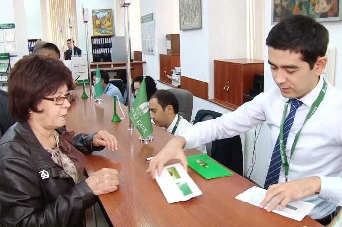 В банках Узбекистана изменится время обеденного перерыва