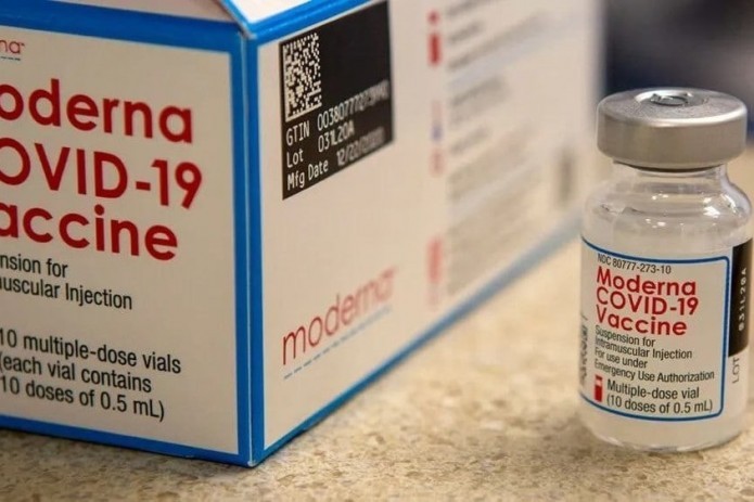 Великобритания первой в мире одобрила новую бивалентную вакцину против «омикрона»