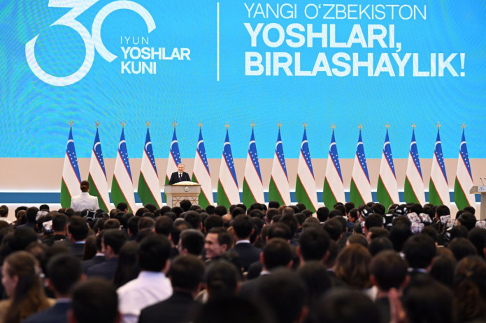Prezident o‘z sohasida ilg‘or, tashabbuskor yoshlar bilan muloqot qildi, ularning taklif va g‘oyalarini tingladi