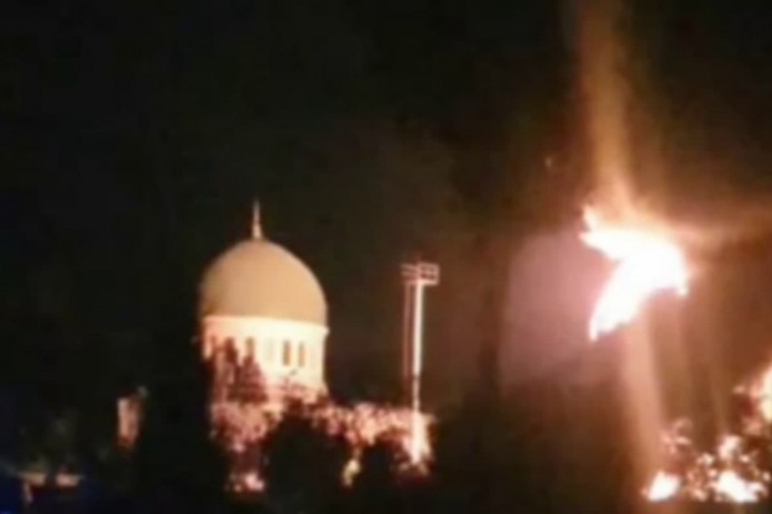 В Ташкенте загорелась электрическая подстанция возле мечети. Инцидент обошелся без жертв