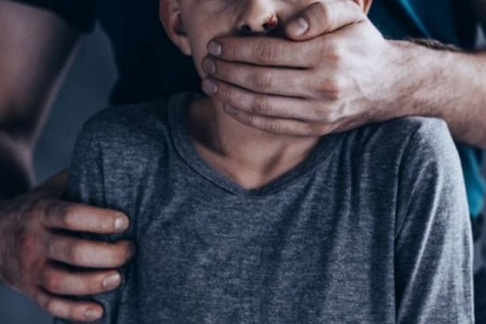 Rossiyada o‘zbekistonlik migrant 4-sinf qizlarini zo‘rlaganlikda gumonlanib qo‘lga olindi