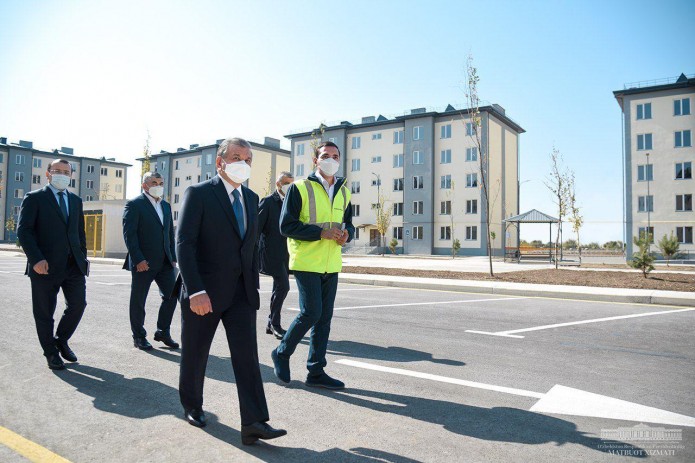 Президент Шавкат Мирзиёев прибыл в Сырдарьинскую область