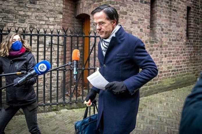 Правительство Нидерландов ушло в отставку после скандала с пособиями на детей