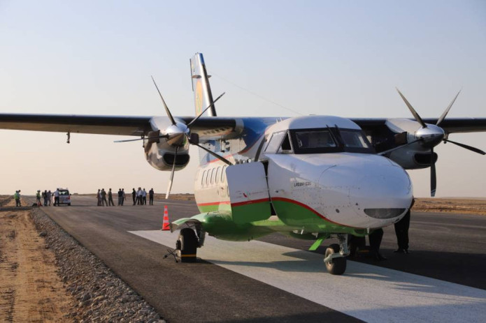 Arnasoydagi yangi aeroport birinchi sinov samolyotini qabul qildi