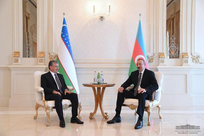 Шавкат Мирзиёев встретился с Ильхамом Алиевым в Баку