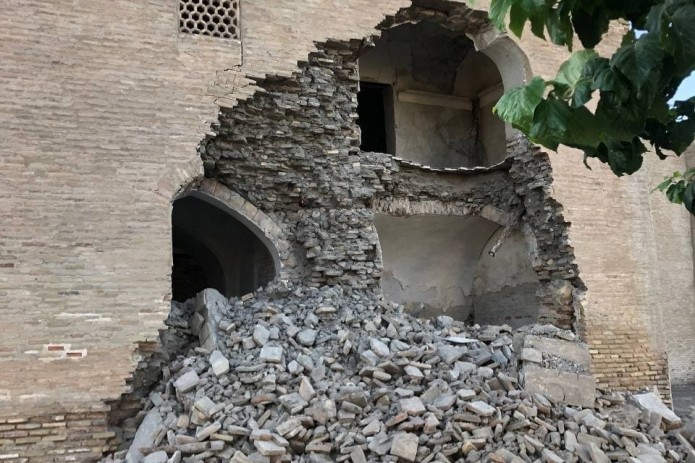 В Бухаре обрушилась часть стены медресе «Абдуллахон», построенного в XVI веке