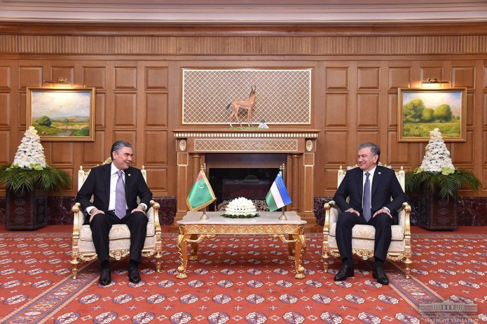 Президенты Узбекистана и Туркменистана провели встречу в Ашхабаде