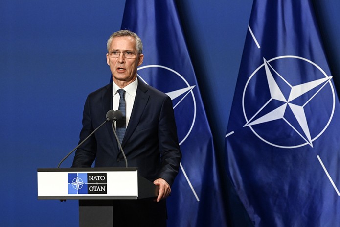 Stoltenberg: NATO yadro qurolini jangovar shay holatga keltirish masalasini muhokama qilmoqda