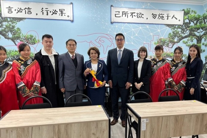 Компания Huawei оборудовала кабинеты школы №42 в Ташобласти для организации углубленного изучения китайского языка