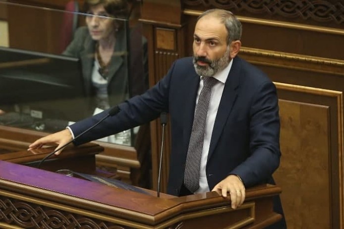 Пашинян ушел в отставку с поста премьер-министра Армении