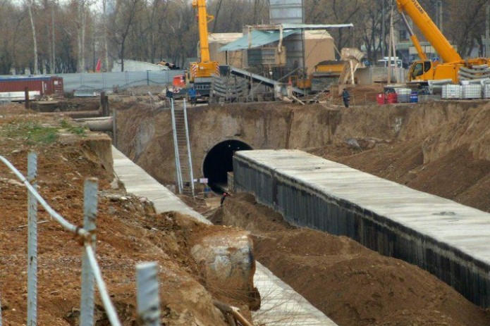 СМИ: Подтверждена гибель трех человек, раскопана лишь 1/4 часть грунта