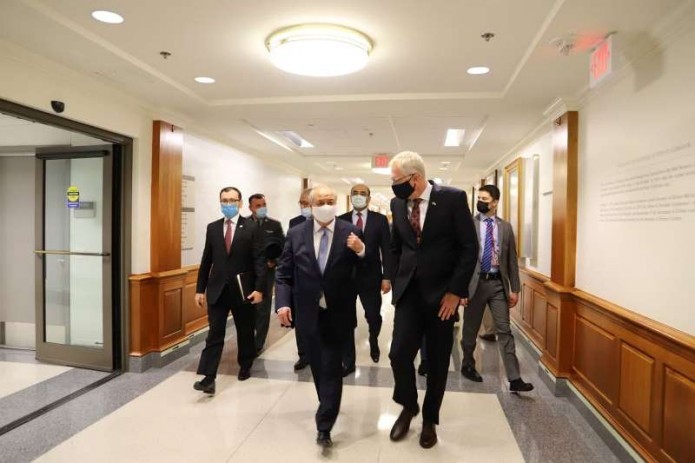Foreign Minister Abdulaziz Kamilov meets with head of Pentagon