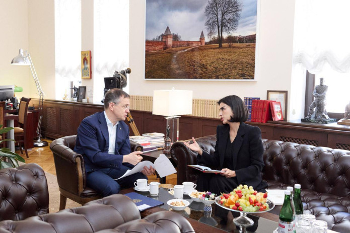Saida Mirziyoyeva Rossiya prezidentining yordamchisi Vladimir Medinskiy bilan uchrashdi