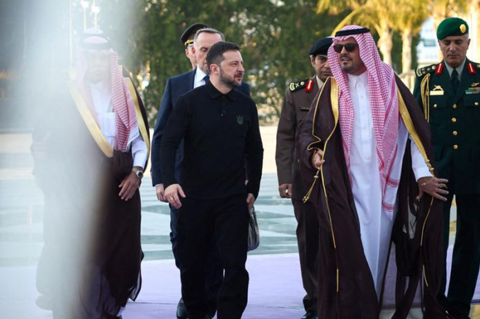 Zelenskiy AQSh—Ukraina muzokaralari oldidan Saudiya Arabistoniga keldi