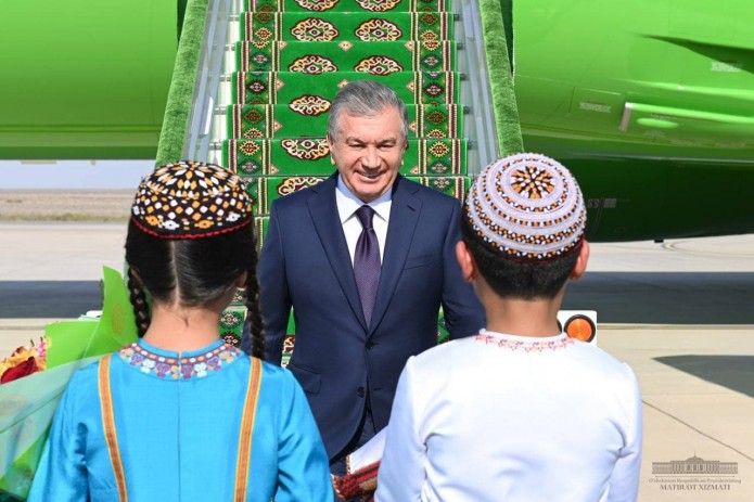 Shavkat Mirziyoyev Turkmanistonga tashrif buyurdi