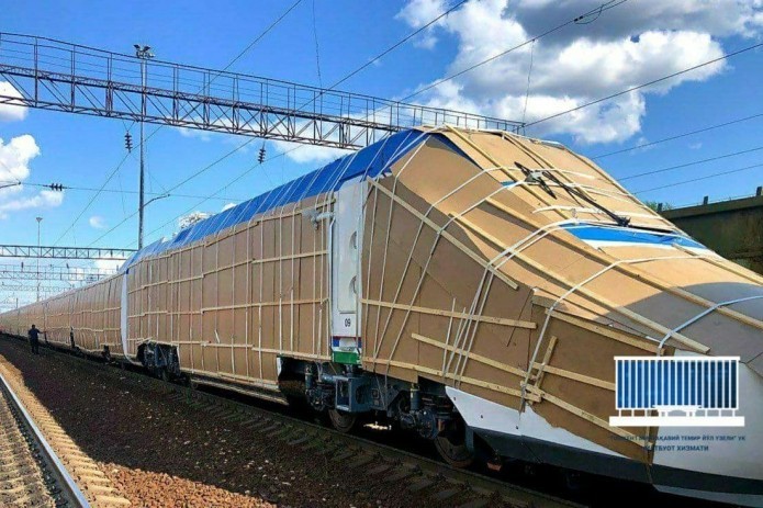 Новый скоростной поезд «Афросиаб» отправили из России в Узбекистан