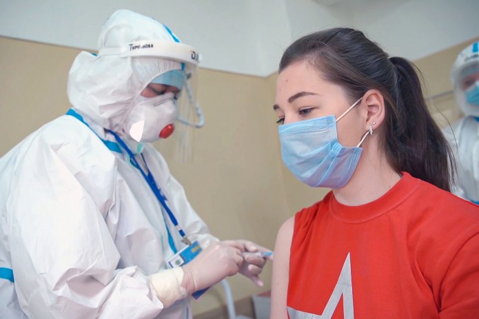 В Узбекистане более 334 тыс. детей от 12 лет привились от коронавируса