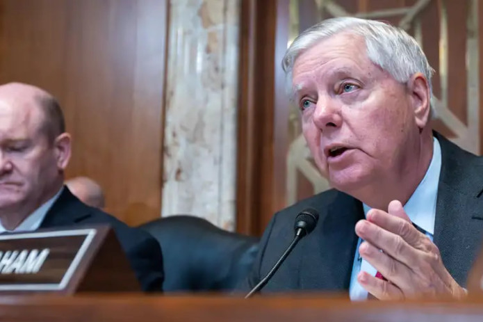 Grem: Tramp Rossiyaga qarshi sanksiyalar joriy etish to'g'risidagi qonun loyihasini yashil rangga bo'yab qo'ydi