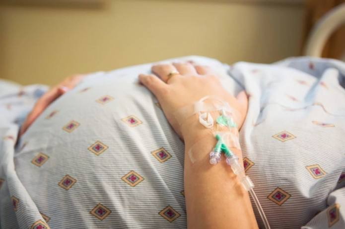 Qashqadaryoda 19 yoshli ayol egizak farzandlarini dunyoga keltirib, vafot etdi