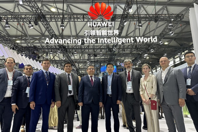 O‘zbekiston AKT sektori vakillari Shanxaydagi MWC ko‘rgazmasida Huawei kompaniyasining 5G-Advanced tarmoq yechimlari bilan tanishdi