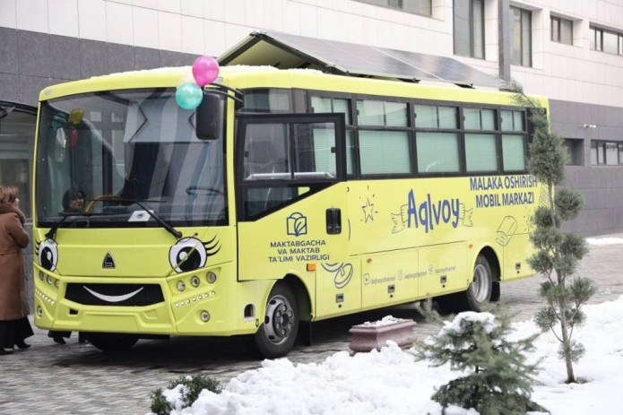 Olis hududlardagi pedagog kadrlar uchun mobil malaka oshirish avtobuslari tarqatildi