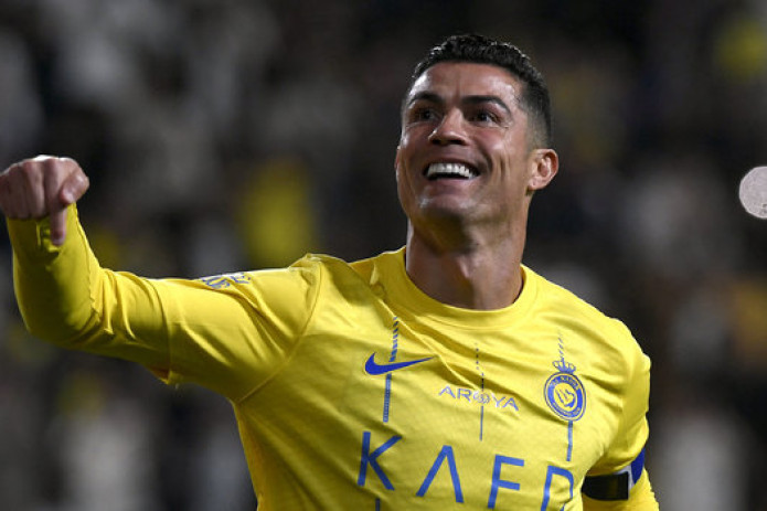 Ronaldu faoliyatini Yevropadan tashqarida davom ettirgach, qancha ishlab topdi?