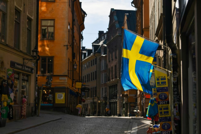 Несмотря на отказ от карантина, Швецию постиг масштабный кризис, - Bloomberg